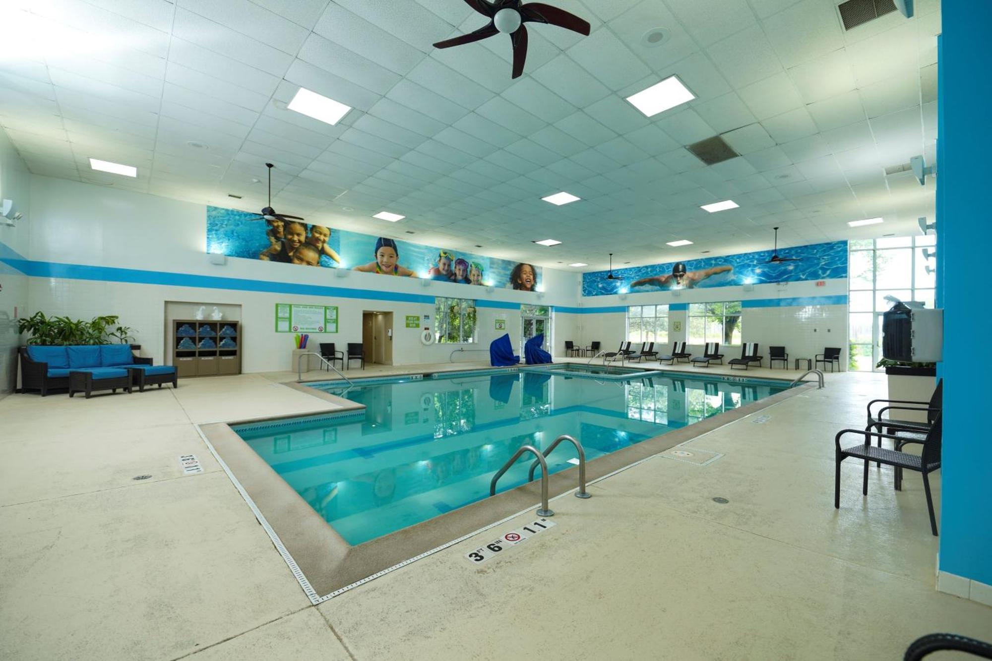 ฮอลิเดย์ อินน์ โฮเทล แอนด์ สวีท ชิคาโก-แครอล สตรีม/วีตัน Carol Stream ภายนอก รูปภาพ